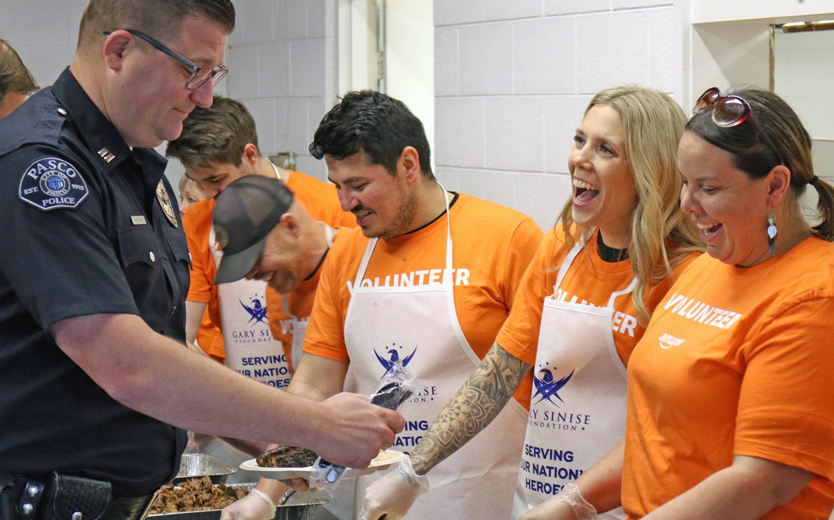 Amazon volunteers supporting Washington state first responders.
