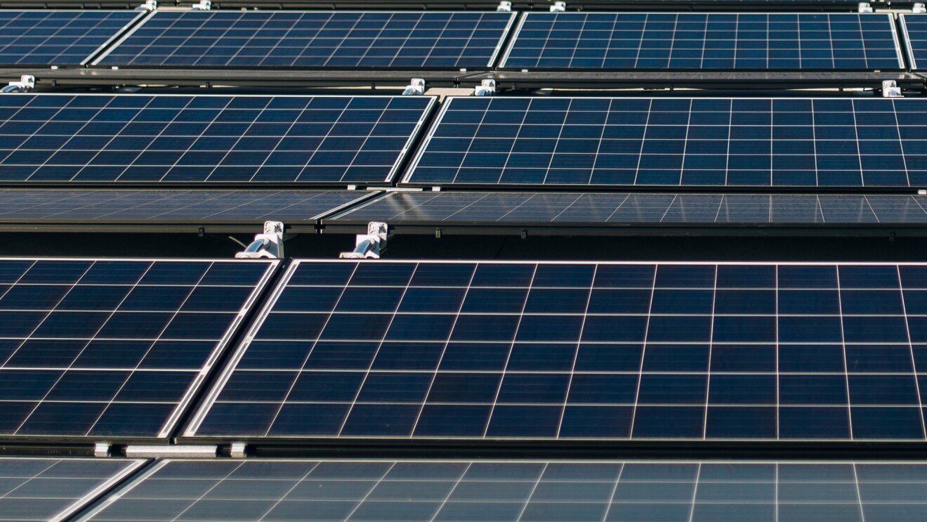 太阳能电池板。