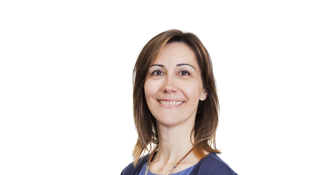 Sara Caleffi su sfondo bianco 