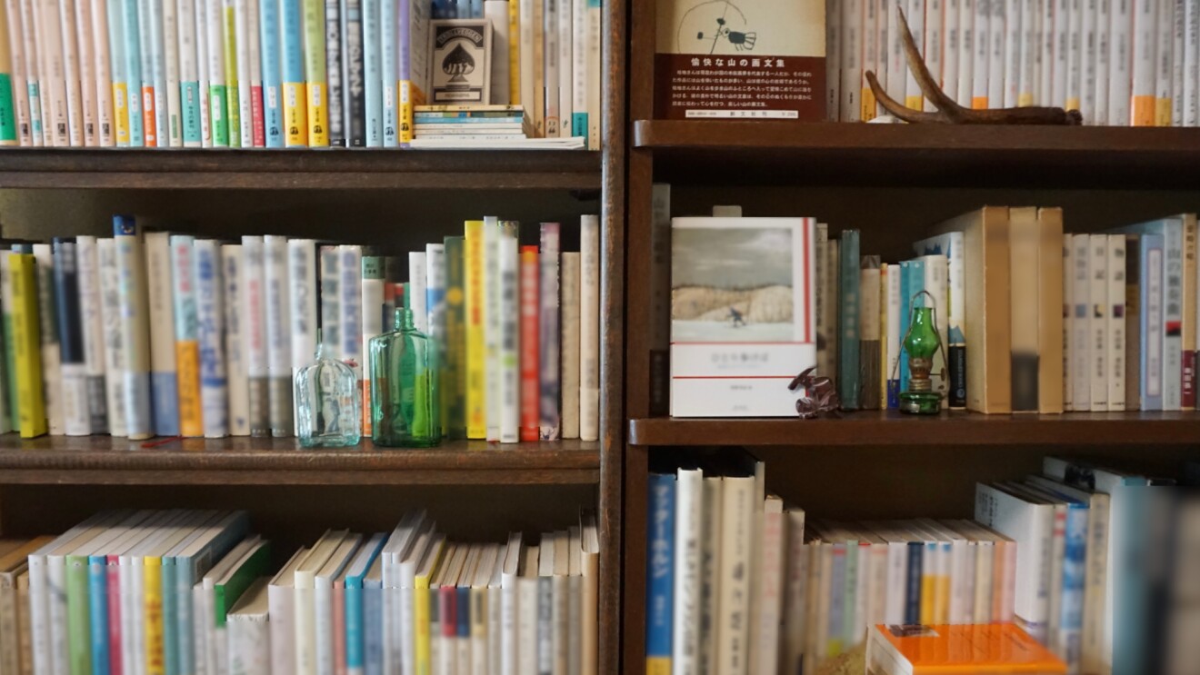 本棚整理のプロに聞いた、本の整理術。電子書籍リーダーKindleシリーズもフル活用して、おうちの本をスッキリ整理。