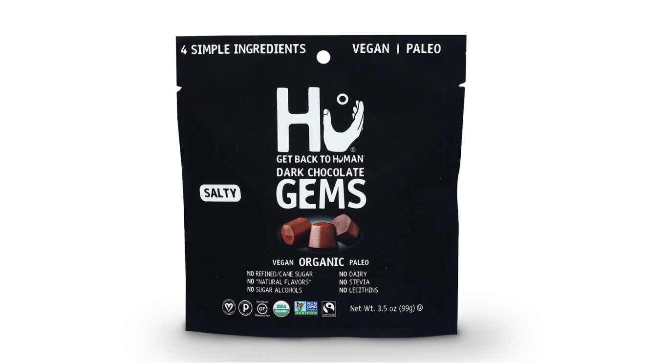 胡有机咸黑巧克力宝石的图片。