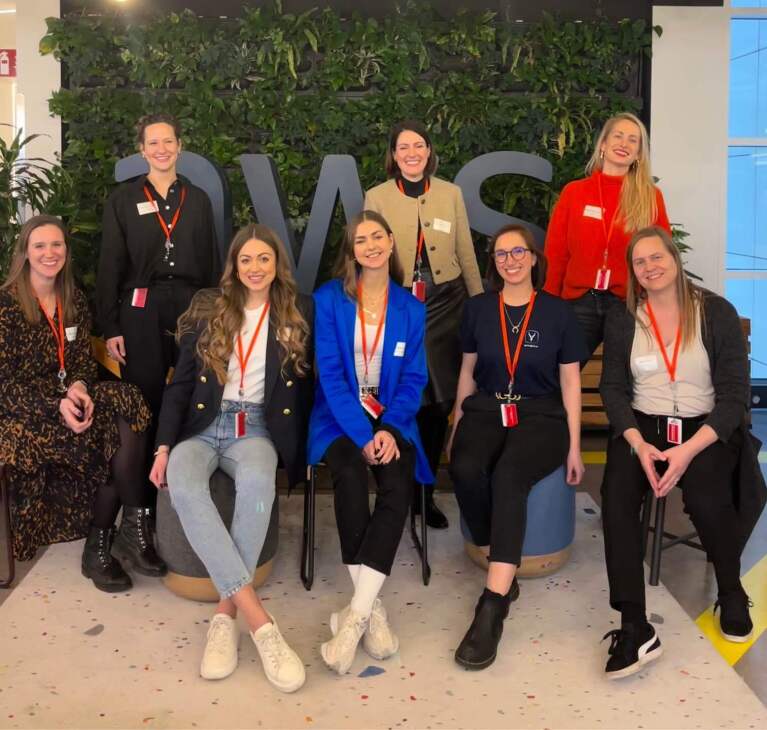 AWS und PwC fördern Gründerinnen und Gründer für mehr Diversität in Startups wie diese 8 Gründerinnen in der ersten Kohorte des AWS PwC Scale Programms.