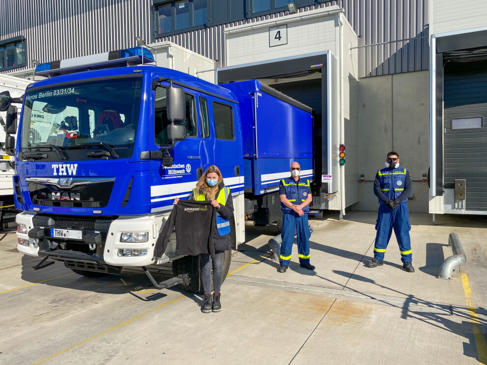 Lkw des THW bei Amazon Fresh in Berlin.