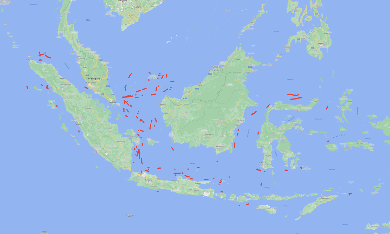 Satellite imagery tracking source of oil slicks