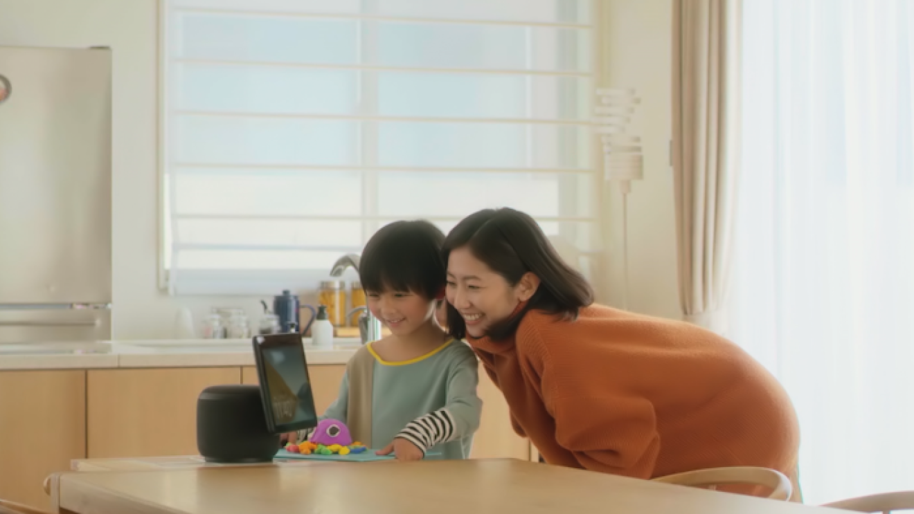 おうち時間の家族の過ごし方 Echo Show 10で楽しむカラオケやクイズ大会