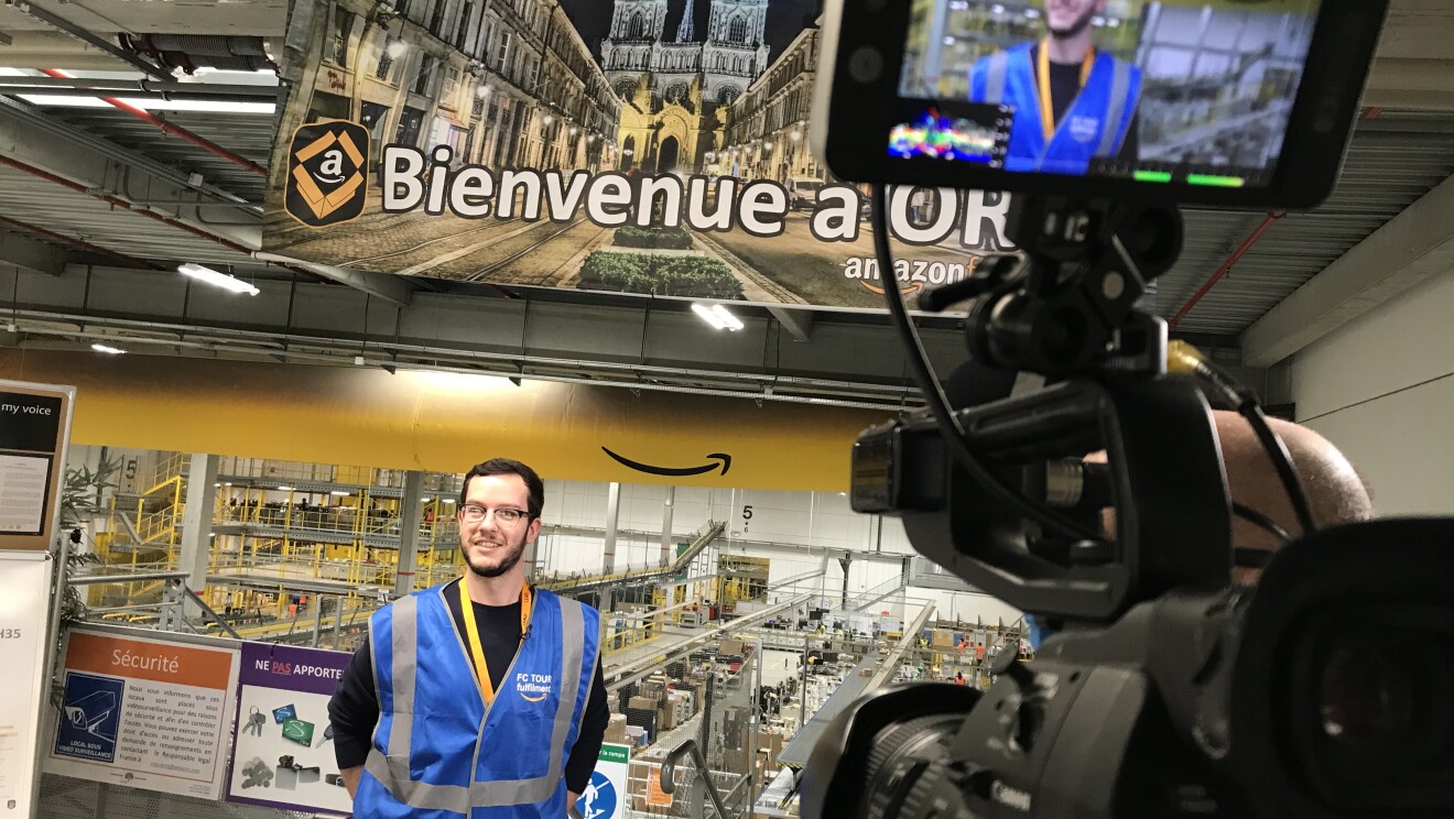 Laissez-vous guider par Pierrick Gajewski dans les coulisses du centre de distribution de Saran