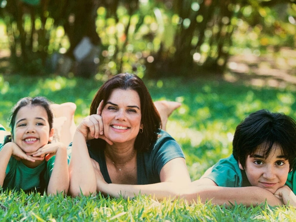 Liliana and Children Image