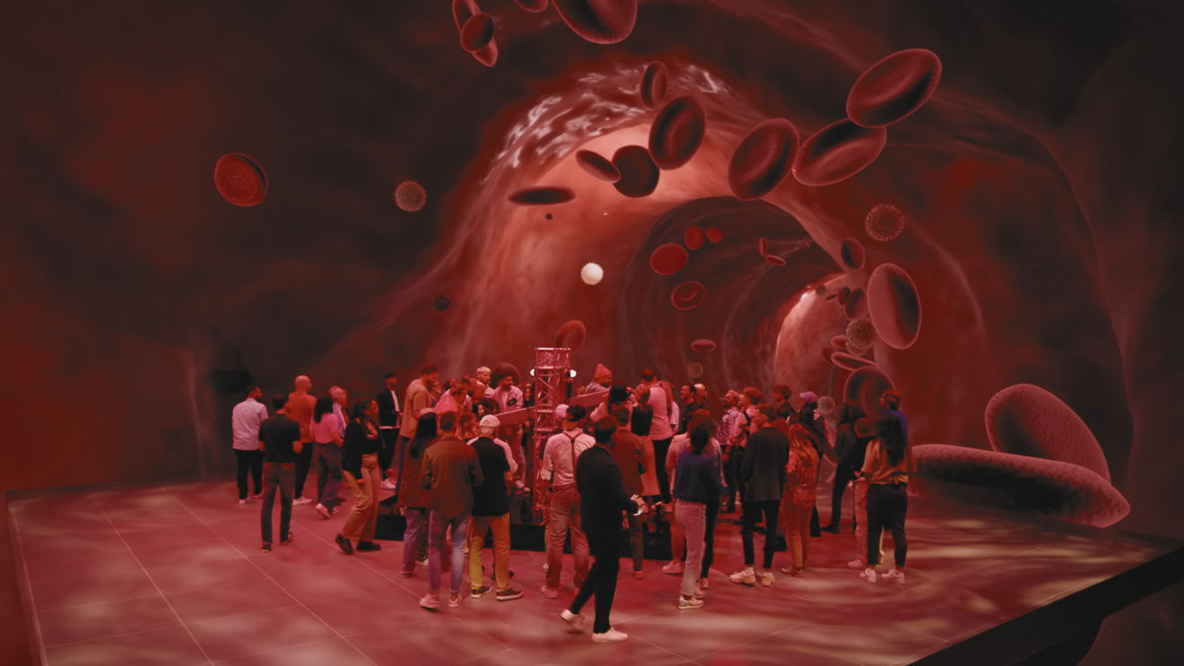 Menschenmenge versammelte sich in einer riesigen Blutgefäß-Simulationsausstellung.