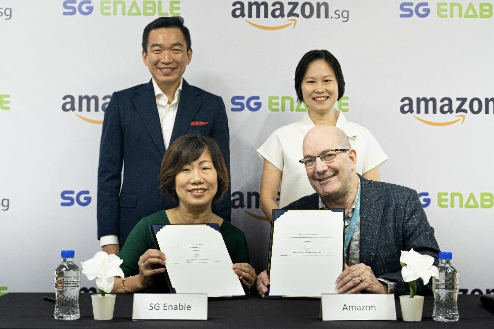 MoU Signing
(From left to right: Ms. Ku Geok Boon, Mr. Steve Walter, Mr. Eric Chua, Ms. Gan Siow Huang)