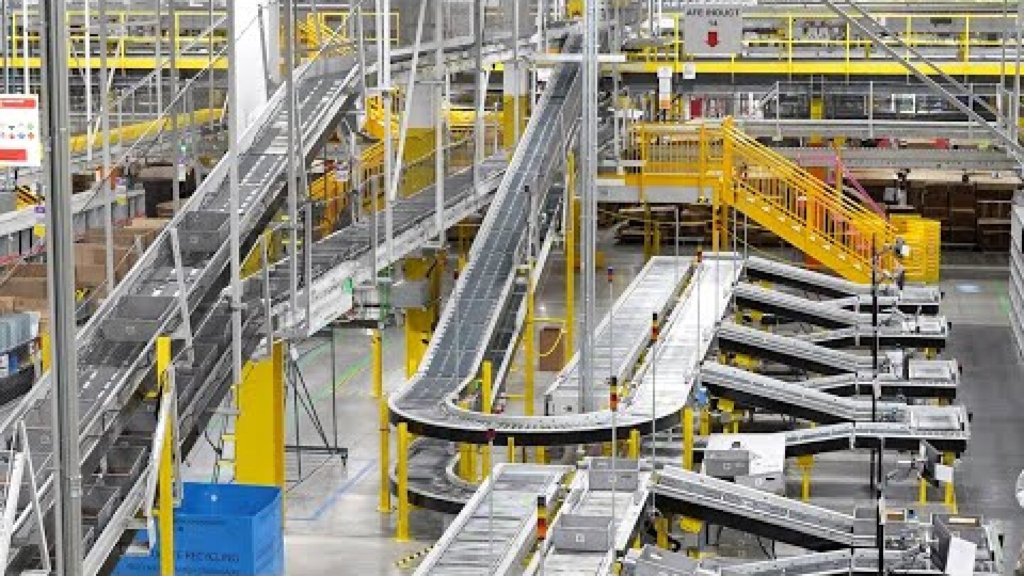 Amazon fulfilment centre robots