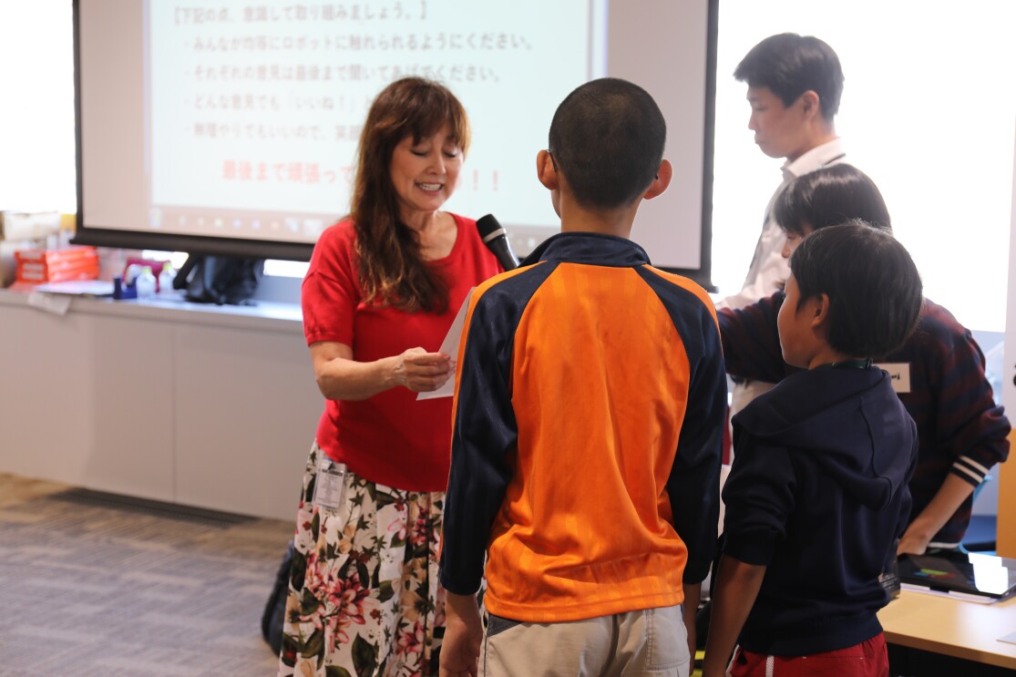 Amazonが子ども向けプログラミング教室の最終発表会を開催