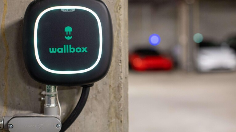 Wallbox充电器的照片。