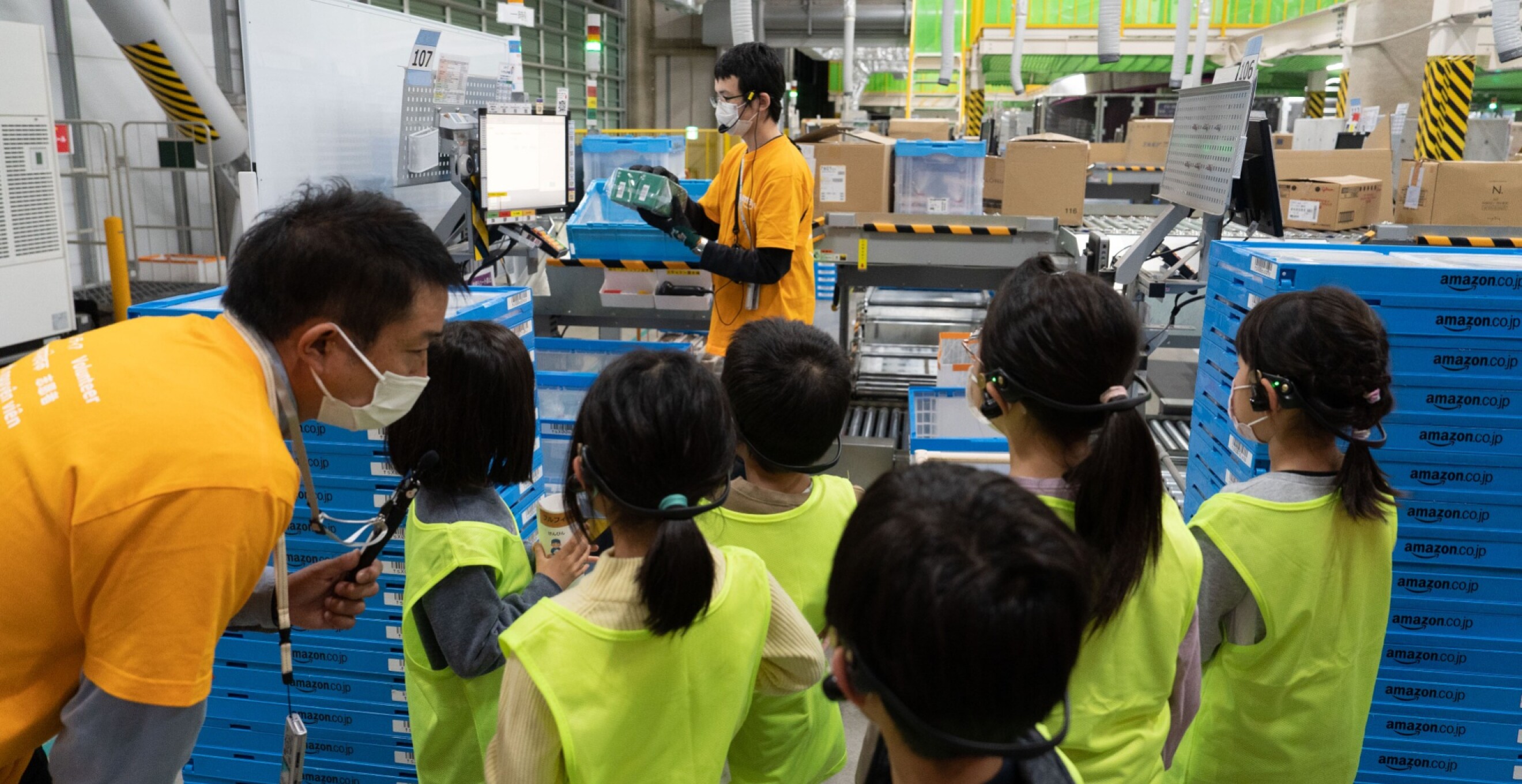 Amazon Cyber Robotics Challengeに参加した小学生たちがAmazonの物流拠点を見学 - About Amazon ...