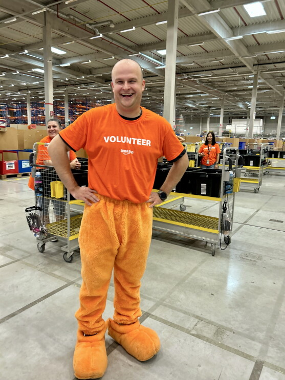gemeinnützige Packaktion im Amazon Logistikzentrum Graben
