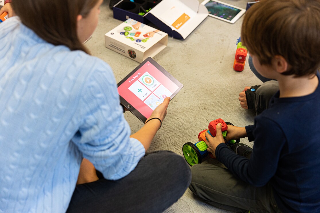 Mit Robo Wunderkind lernen Kinder spielerisch, wie man programmiert
