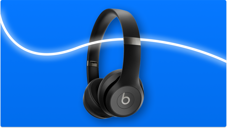 Schwarze Beats-Kopfhörer vor leuchtend blauem Hintergrund mit weißer Welle