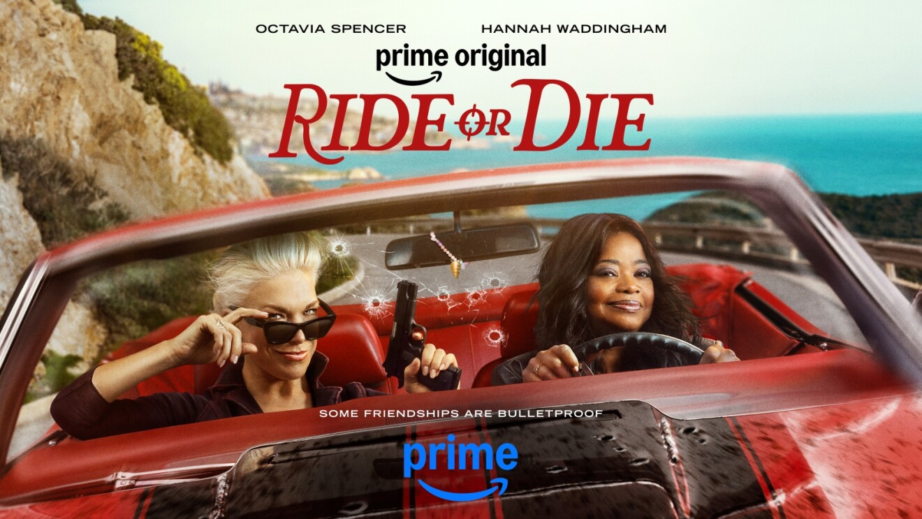 Affiche officielle de Ride or Die sur Prime Video Hannah Waddingham et Octavia Spencer dans la voiture rouge de Ride or Die