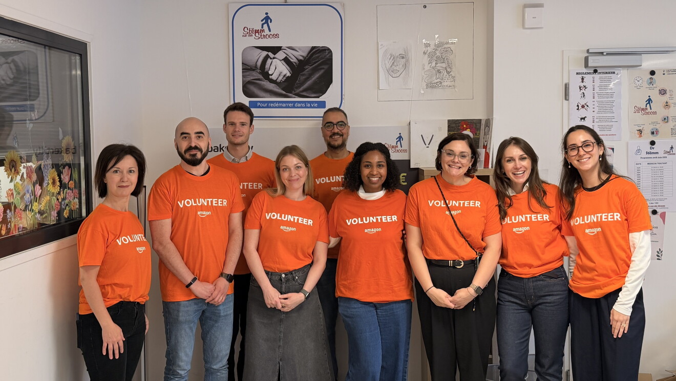 Luxembourg volunteers at the Stëmm Vun Der Strooss premises  