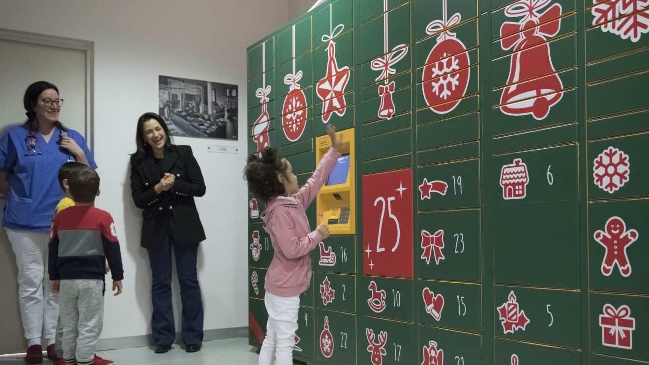 L'Amazon Locker che funge da Calendario dell'Avvento nell'Ospedale San Bortolo di Vicenza