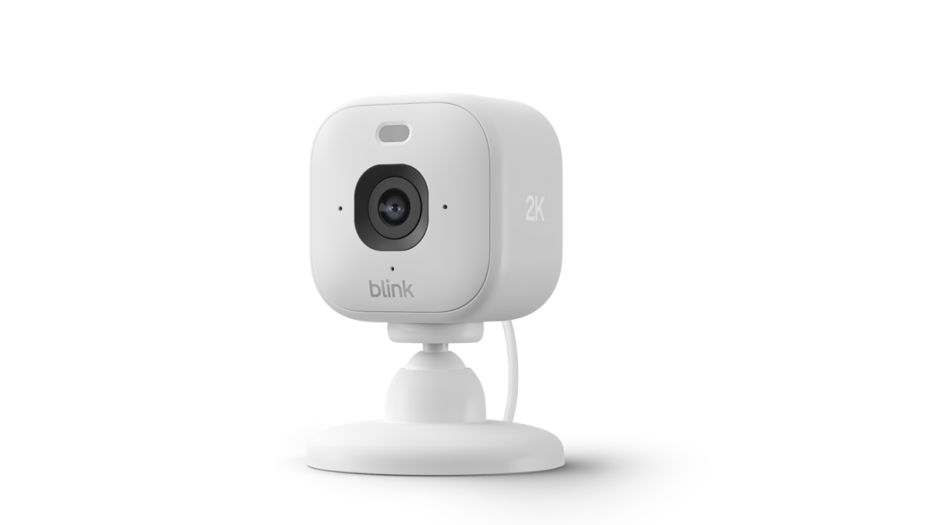 Caméra de sécurité Blink 2K compacte blanche sur son support