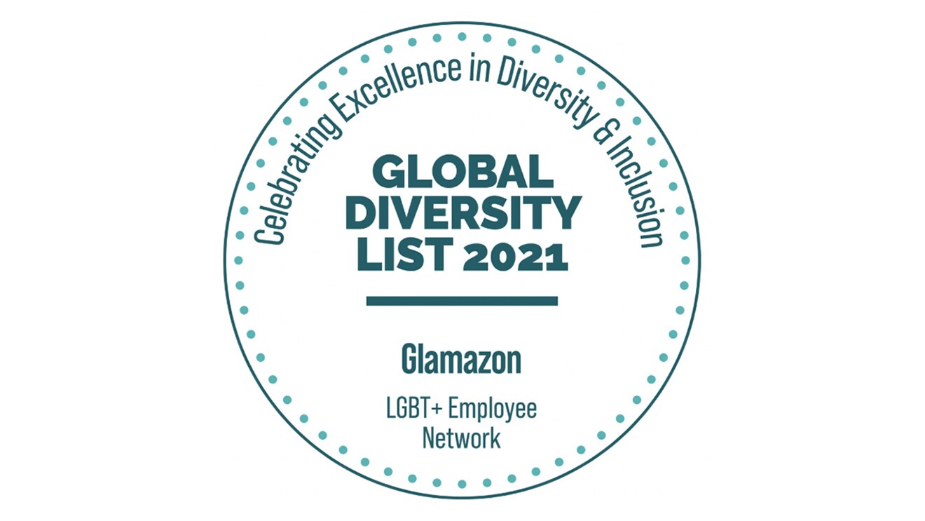 Glamazon_Global_Diversity_List_2021. Logo de esta red formada por empresas. Hay un círculo con unos puntitos verdes y en forma de medio círculo Celebrating Excellence in Diveristy & Inclusion. En medio con letras mayúsculas GLOBAL DIVERSITY LIST 2021. Después una raya y después Glamazon, LGTB++Employee Network. 