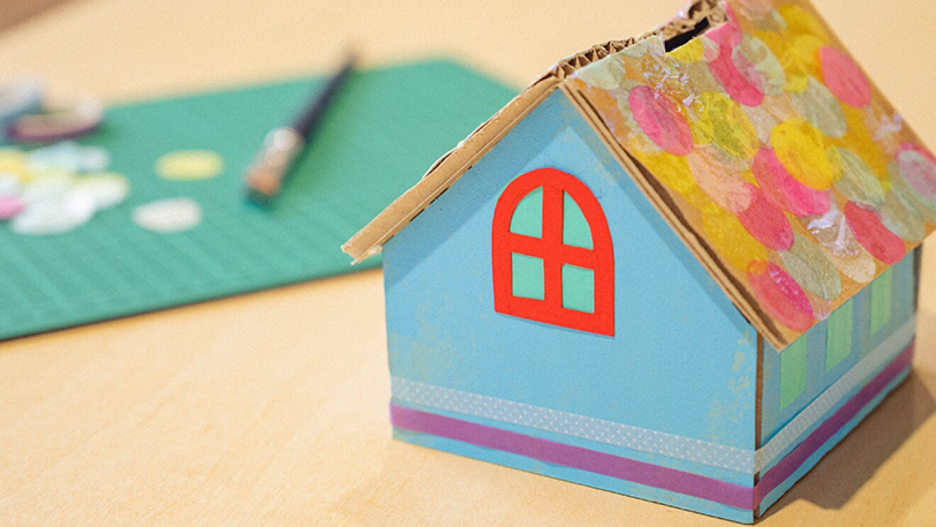 おうち時間に楽しもう 子どもと一緒に簡単ダンボール工作 貯金箱編 About Amazon Japan おうち時間に楽しもう 子どもと一緒に簡単ダンボール工作 貯金箱編 About Amazon Japan