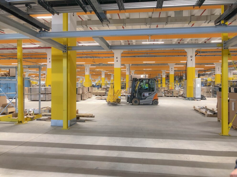 Achim im Bau - Halle mit Flurförderfahrzeug