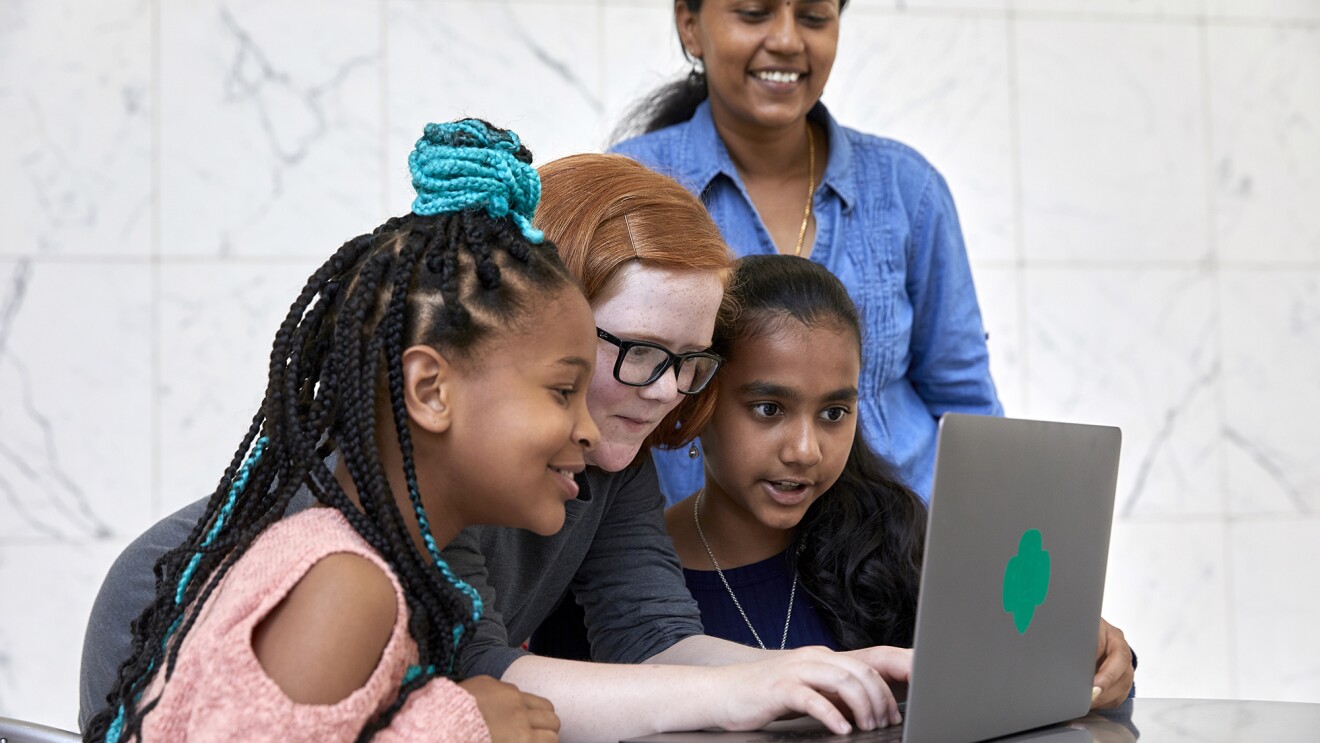 亚马逊的合作伙伴与美国女童子军鼓励女孩尝试和探索干细胞项目