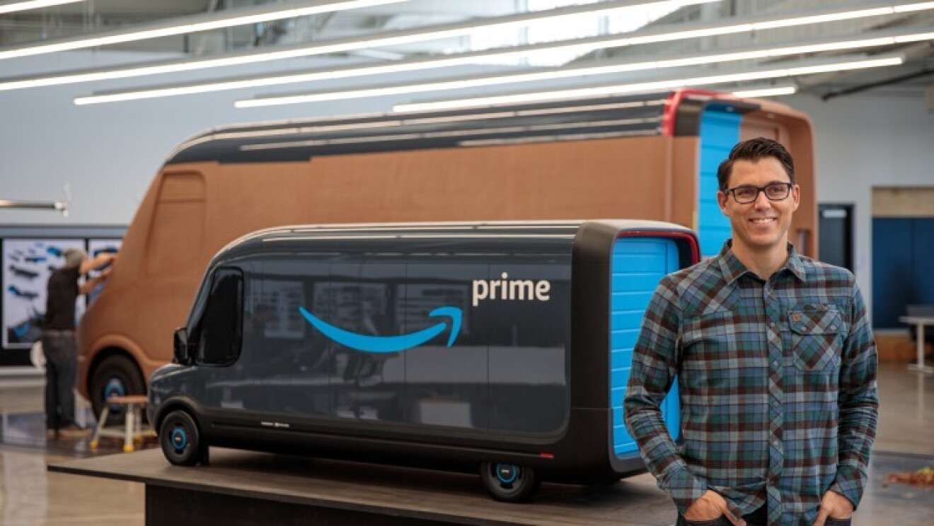 I designer lavorano ai diversi modelli in argilla dei nuovi veicoli elettrici per le consegne di Amazon 