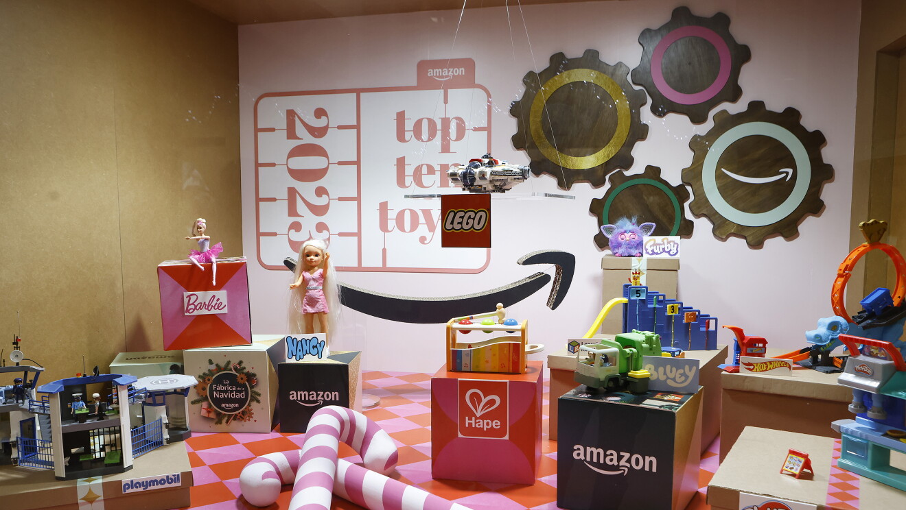 Presentación de La Fábrica de la Navidad de Amazon en el Palacio Cibeles de Madrid. Caseta de Top Ten Toys. 