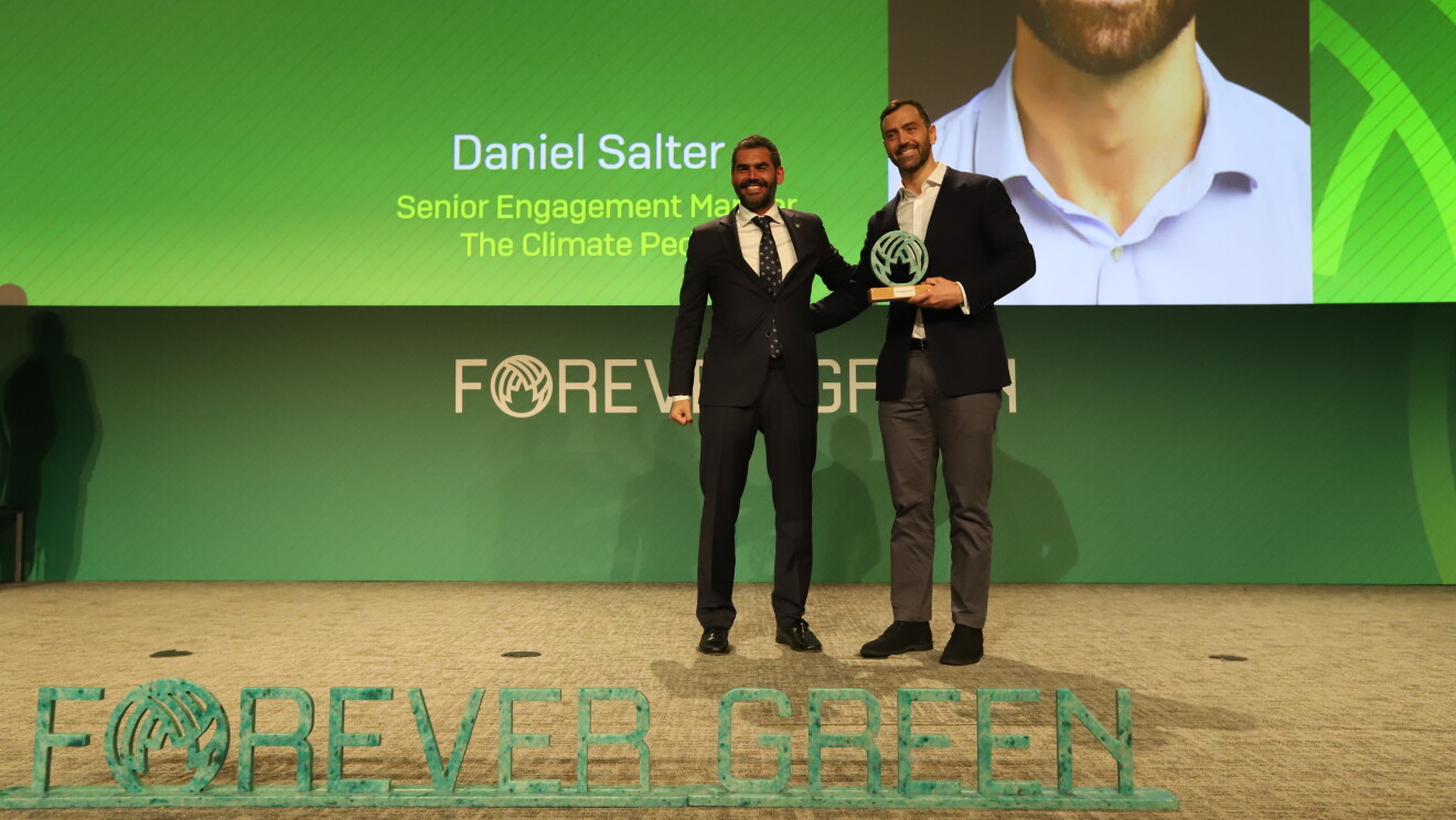 Forever Green Gala - Real Betis - The Climate Pledge 03 - Daniel Salter receives award for The Climate Pledge