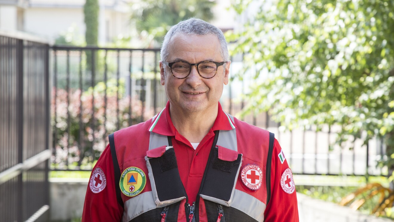 Antonio Tagliente, volontario di Croce Rossa Italiana, in divisa