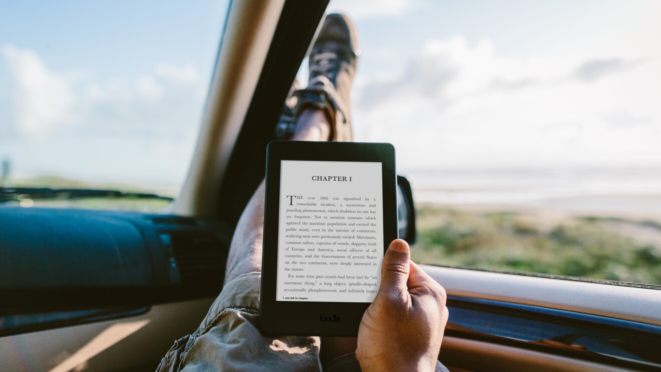 Kindle_Paperwhite_Lifestyle_car.jpg