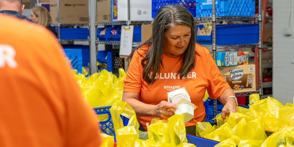 How Amazon team members volunteer year-round to strengthen local communities