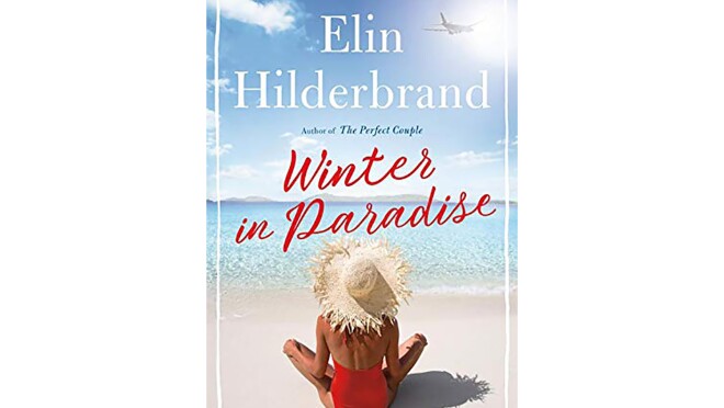 艾琳·希尔德布兰德(Elin Hilderbrand)的《天堂的冬天》(Winter in Paradise)封面上,一个皮肤黝黑的女人穿着红色吊带连体泳衣,戴着草帽,盘腿坐在海滩上,眺望大海。