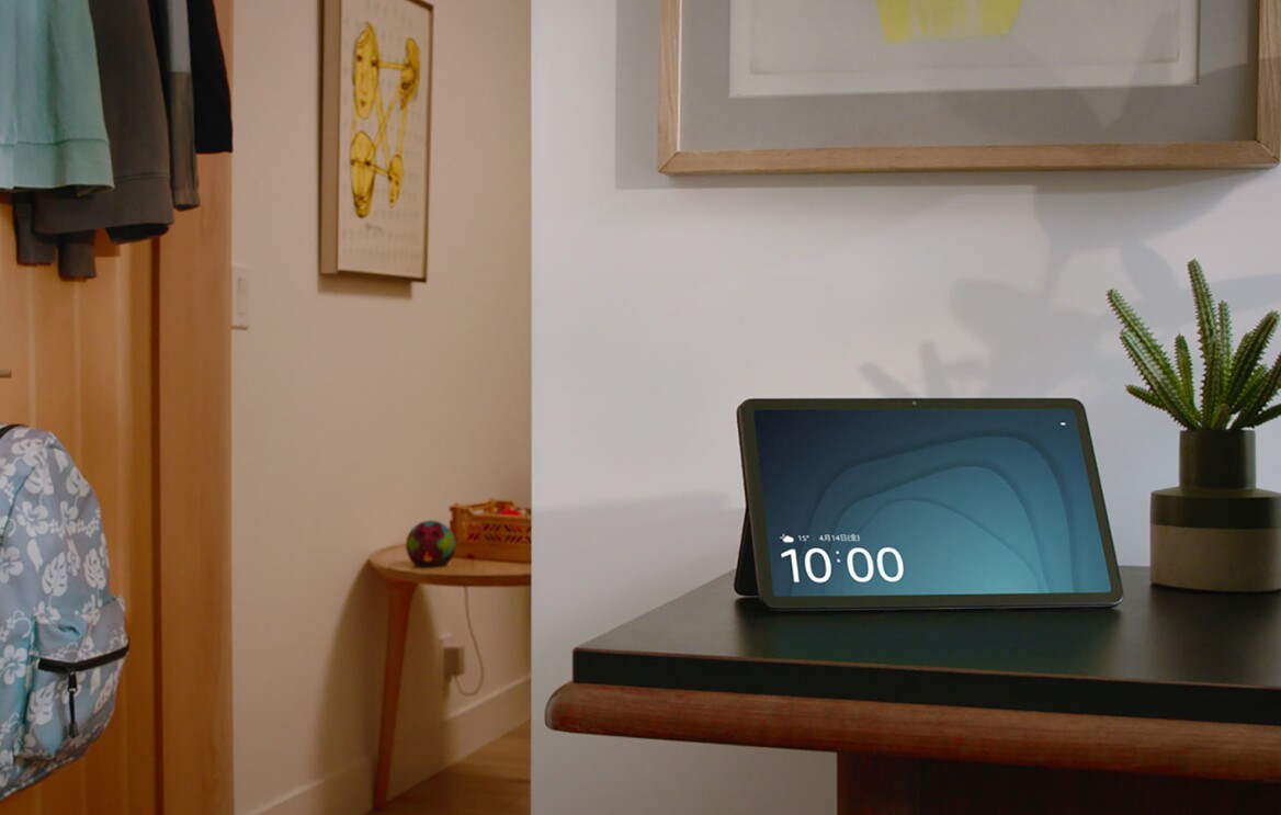 部屋に置かれたAmazonのFire Max 11