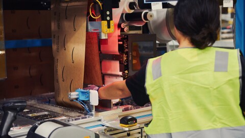 amazon-robotics-pack-tech-2.jpg