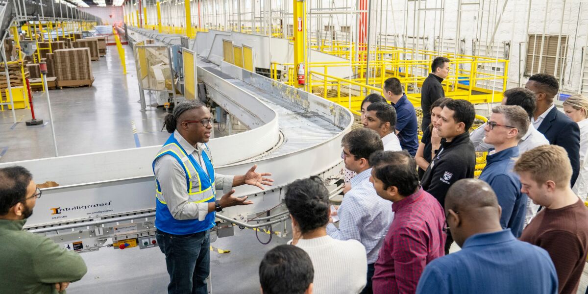 How to tour an Amazon fulfillment center in 2026