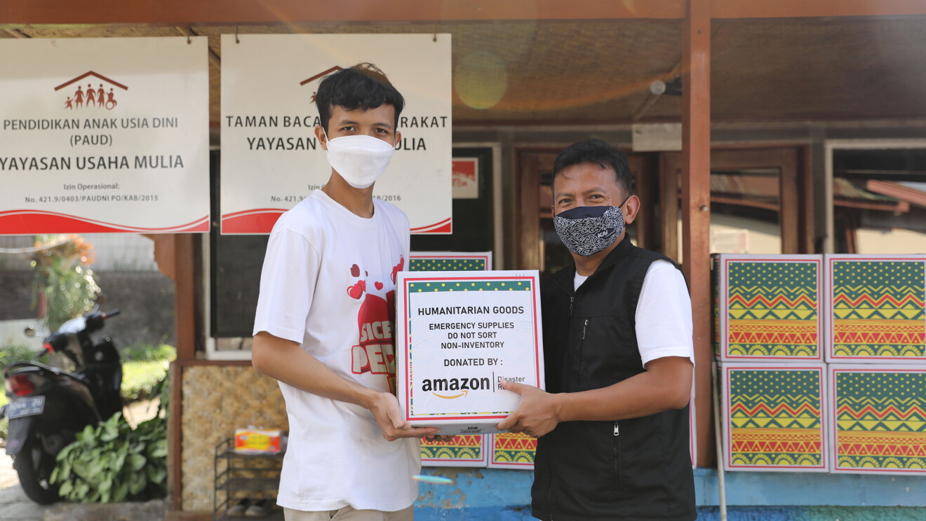Another family in Cipanas, West Java, receiving a grocery kit