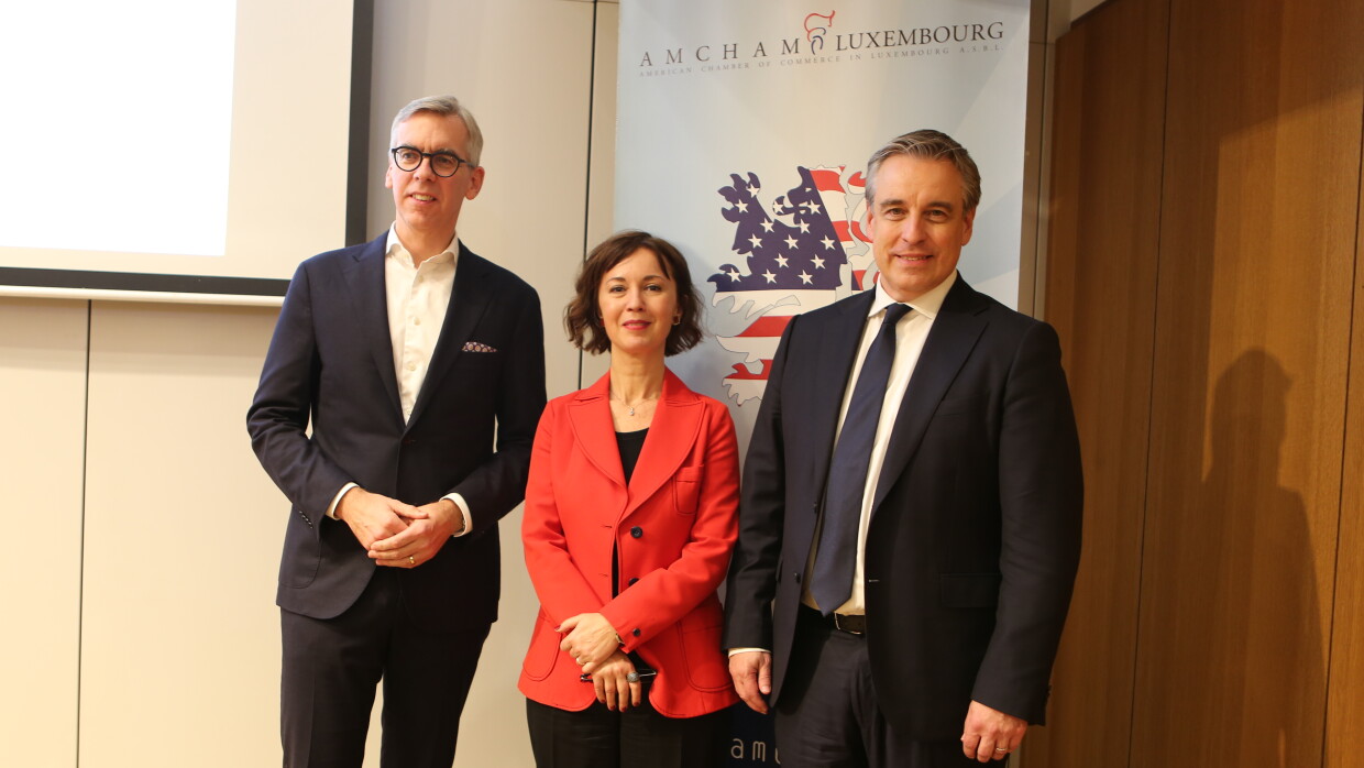 Amazon's incoming Vice President for European Stores Mariangela Marseglia with Lèon Gloden (left), Luxembourg's Minister for Home Affairs, and Claude Meisch (r), Minister of Education, Children and Youth and Minister of Housing and Spatial Planning