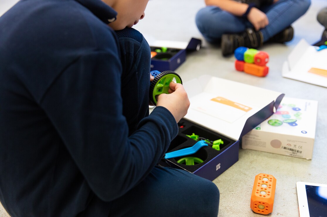 Kinder lernen mit Robo Wunderkind, wie man programmiert