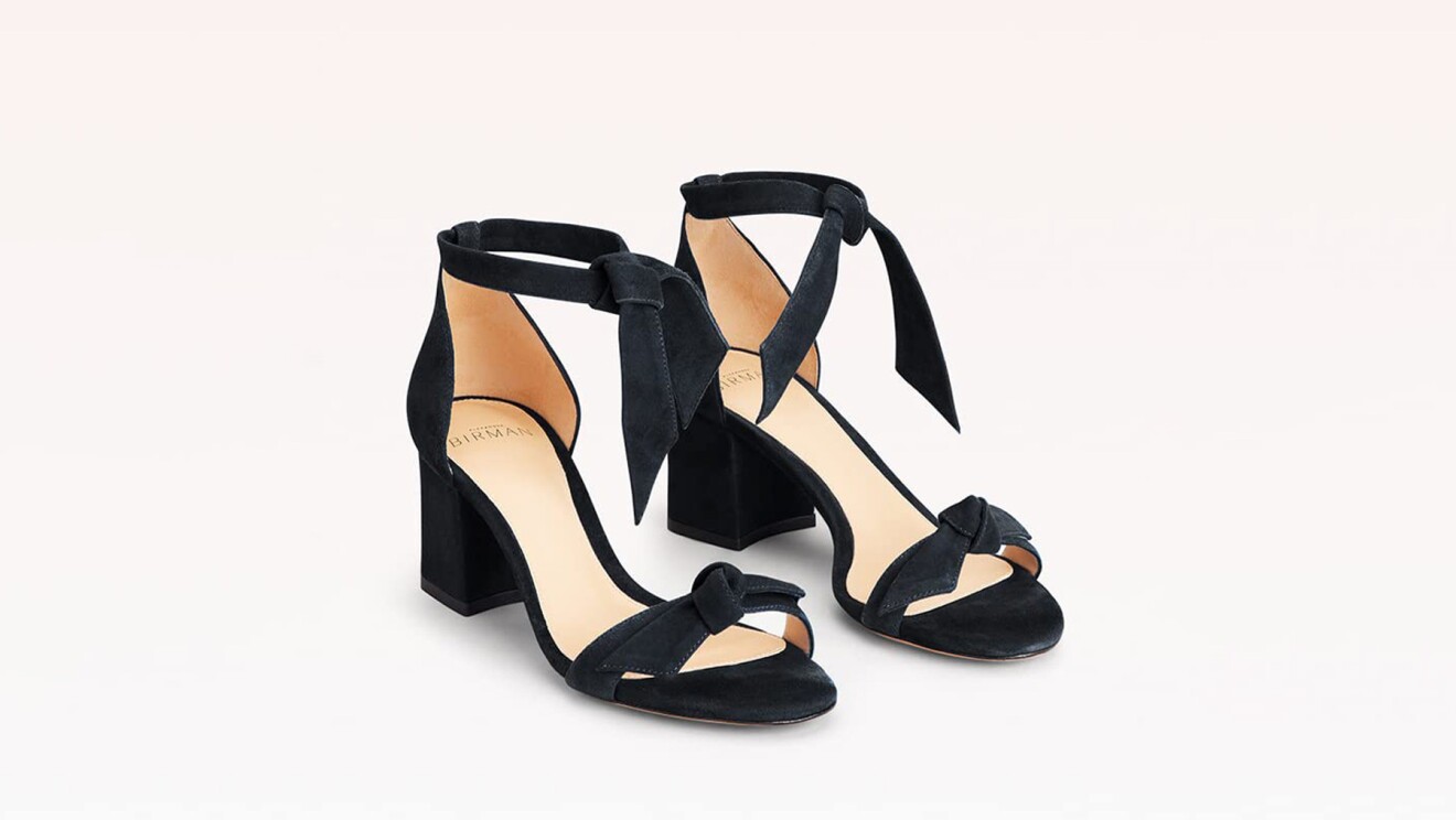Una imagen de zapatos negros de Alexandre Birman