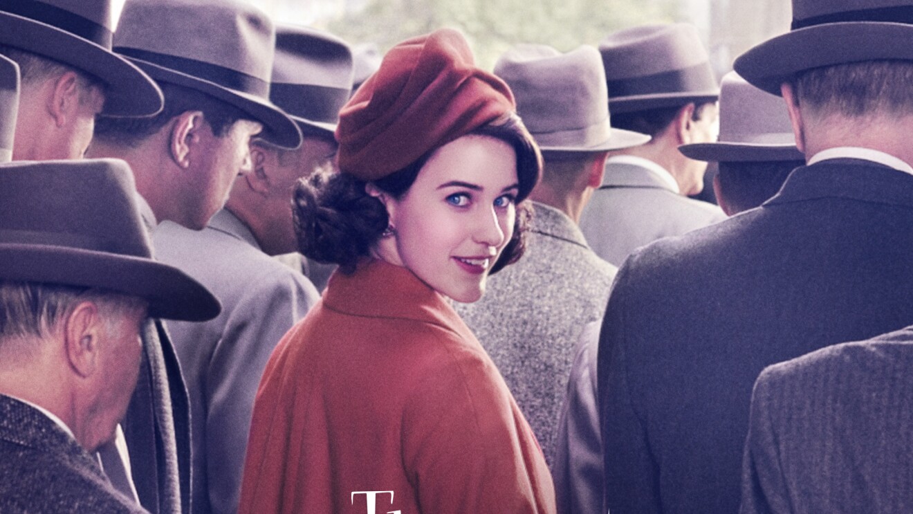 不可思议的梅塞尔夫人系列封面,中心是瑞秋Brosnahan,越过她的肩膀,在人群中,被男人包围