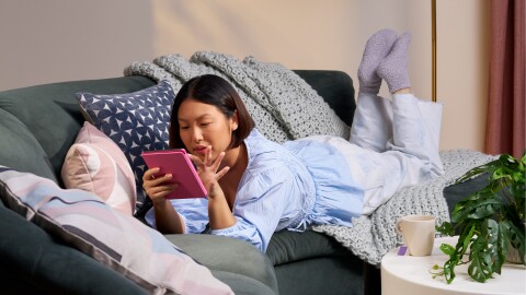 Using Kindle on Sofa