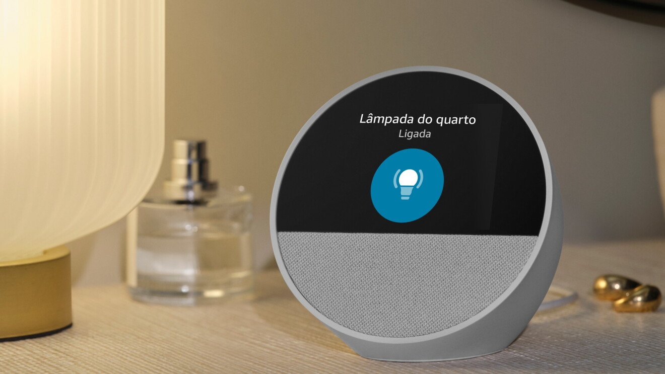 echo spot no criado mudo