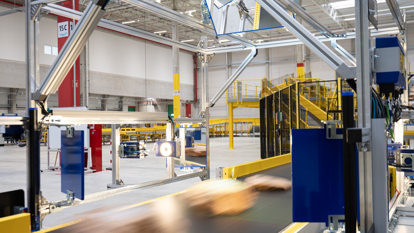 Test de fonctionnement de la boucle MLA au Centre d'innovation d'Amazon à Dortmund, en Allemagne, le 16 avril 2025.