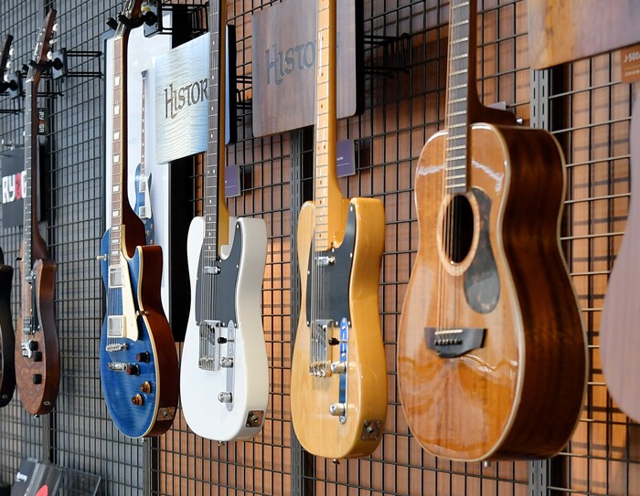 島村楽器オリジナルのギター／ベースのブランド「HISTORY」