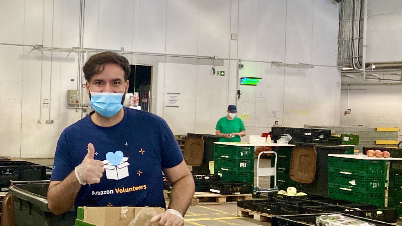 Amazon Volunteer bei der Berliner Tafel
