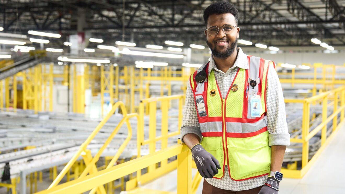 A day in the life: Ramadan at an Amazon fulfillment center in Minneapolis