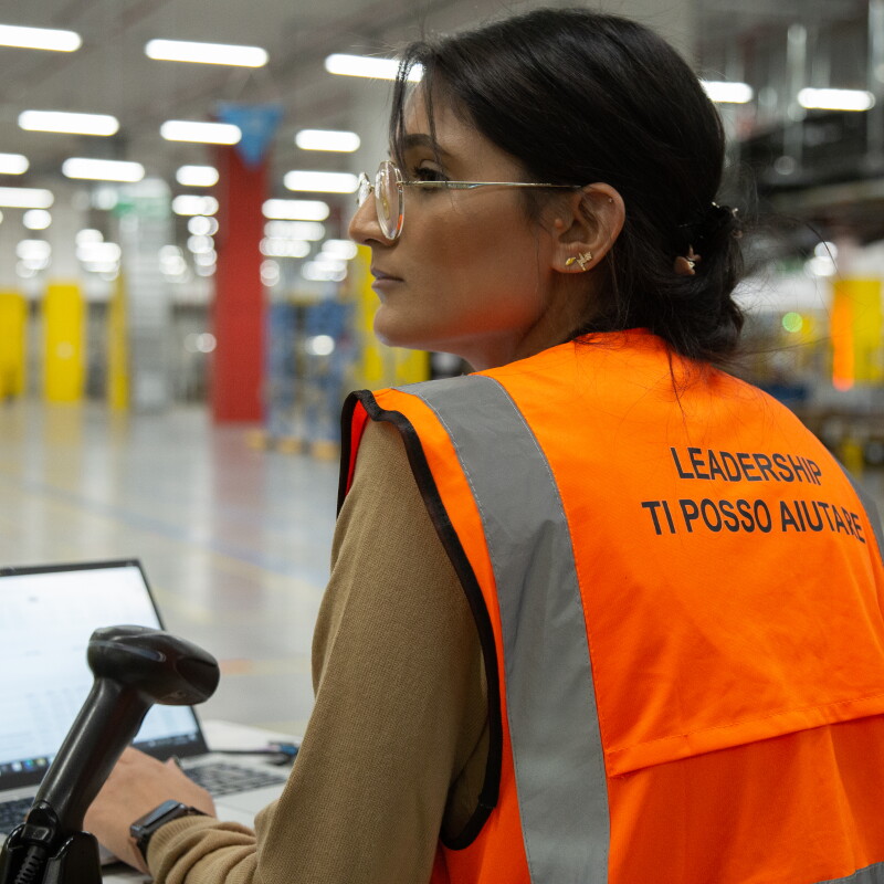 Lavoratori del centro logistico di Amazon